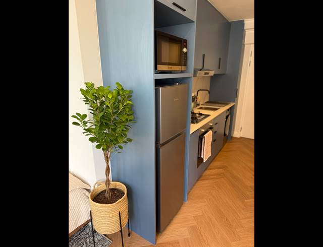BEDROOM APARTMENT FOR SALE IN CAPE TOWN CITY CENTRE